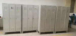 Vand dulapuri de metal!