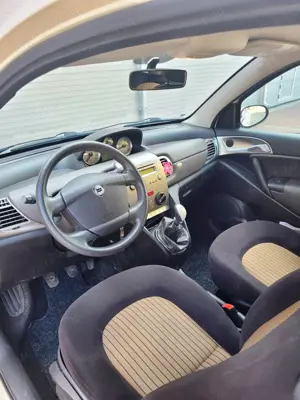 Lancia Ypsilon - imagine 5