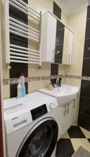Apartament cu două camere de vânzare în Pajura - imagine 3
