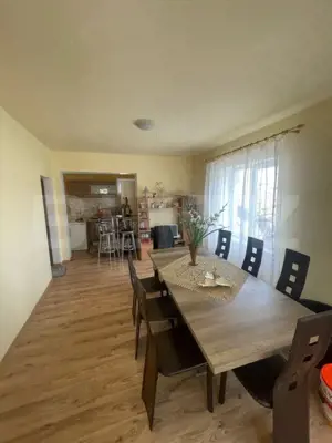 Casa cu 2 camere, 91 mp, teren 3.400 mp, zona comuna Apa