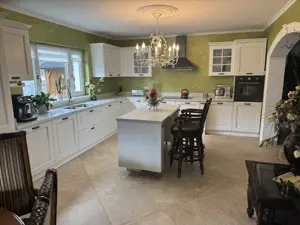 Proprietate super de vânzare cu încălzire în pardoseală și sistem de filtrare a apei de băut  