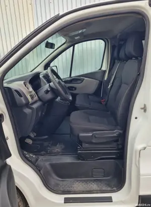 Renault trafic 8+1 - imagine 8