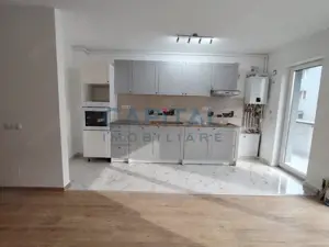 Imobil, 2 apartamente suprafata 35 mp fiecare, mansarda amenajata, ultracentral - imagine 8