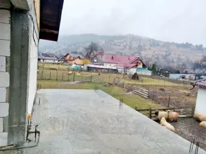 Casă / Vilă la munte - imagine 16