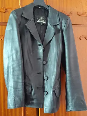 Vând geaca din piele- dama - imagine 3