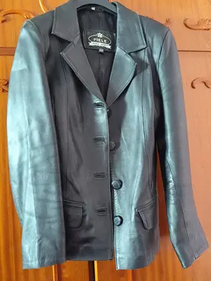 Vând geaca din piele- dama