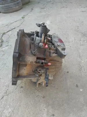 cutie opel astra h 1,3 diesel 6 viteze - imagine 2