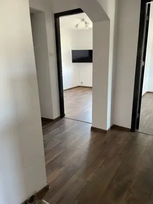 3 camere, 2 balcoane, decomandat, 2 bai, bloc caramida, 80 mp - imagine 6