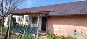 Vand casa bătrânească