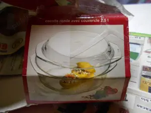 Vas yena sticla termorezistenta Star Line cu capac 2,5 litri