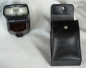 Minolta originale: obiectiv zoom, flash, carduri, curea, toc husa - imagine 5