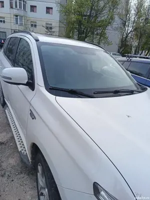 Mitsubishi Outlander phev 2013