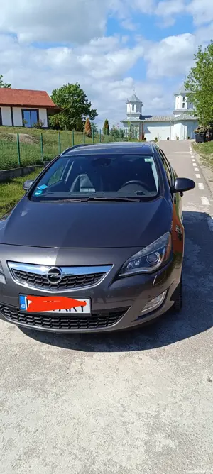 vând Opel Astra J benzina automată