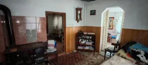 Vând casă cu etaj in localitatea Lăpușnic  - imagine 6