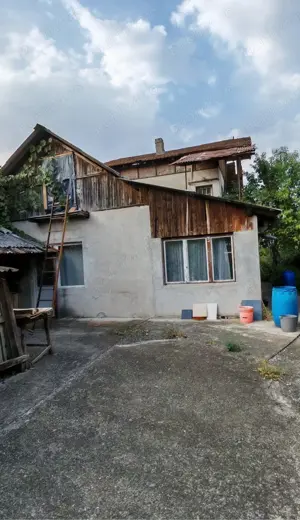 Vând casă cu etaj in localitatea Lăpușnic  - imagine 7