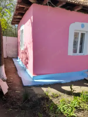 Casa bătrâneasca de vânzare