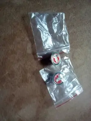 Lot butoni metalici ( insigne   nasturi )