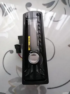 Vând aparat radio auto Sony