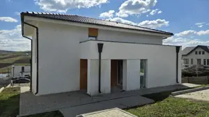 Casa individuala, 760mp teren, 135mp utili, 3 terase, Lac Chinteni