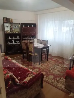 Apartament cu 4 camere, 79 mp utili + 2 balcoane de 7 mp, zona Bucovina