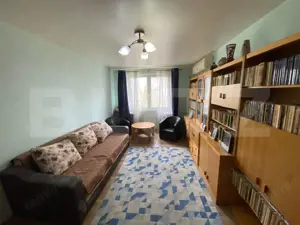 Apartament cu 3 camere, 2 băi, balcon, zona Luica – Berceni