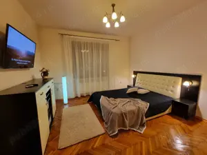 Mobila dormitor, pat dublu, dulap, noptiere, accesorii