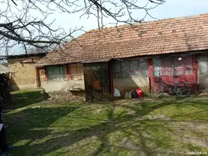 vând casa in comuna Lipovu jud Dolj