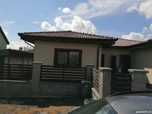 vând jumătate de duplex, 82 metri utili plus terasă