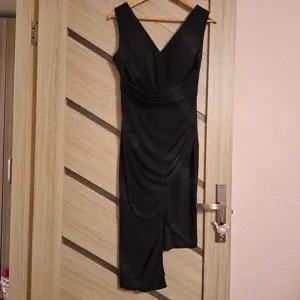 Rochie damă neagră, elegantă