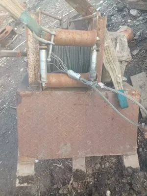 De vinzare Tracor Landini 5000 4x4 , peridoc si remorca basculabile manual, disc troliu de mare pute