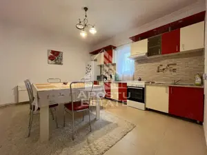 Casa la curte comuna zona Odobescu, doar 4 locatari, gradina proprie