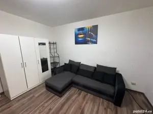 garsoniera dristor-metrou la scara blocului-modern