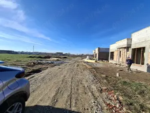 loturi 400 mp utili, deschidere 20 ml, drum 11 ml, langa vile in constructie