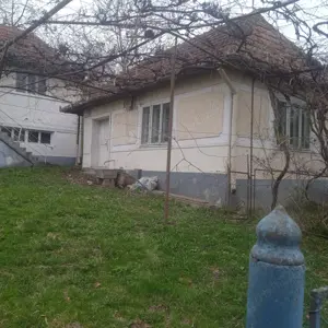 Vând casă bătrânească cu teren - imagine 3