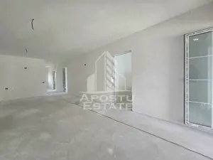 Jumatate de duplex pe parter cu 3 camere si 2 bai, Sag