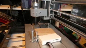 robot de strunjit cu freze si cu laser  - imagine 3