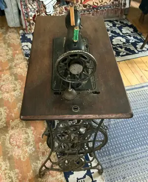 Vand masina de cusut, marca SINGER, in stare de functionare  - imagine 4