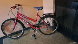 Bicicletă și trotinetă de vânzare. 