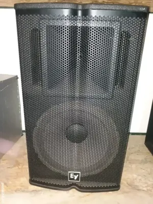 Vand boxe profesionale Electrovoice TourX 1152 si 1181 