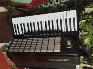 Vând acordeon Weltmeister cu 120 stare bună 