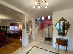 Casă de vanzare, 4 camere, 636 mp teren util ,zona centrală  - imagine 4