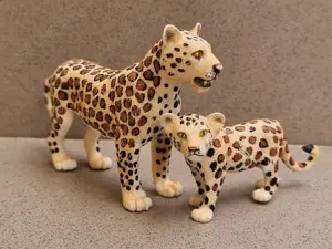 Set 2 figurine leoparzi Arbaton, mama si puiul