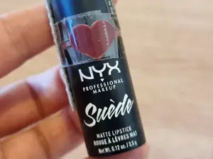 Ruj Nyx rosu mat sigilat si pensula cadou