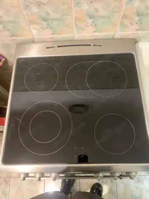 Vand mobila de sufragerie si aragaz electric cu plita pe inductie