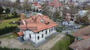 Vila Magnifica Tecuci - Splendoare Arhitecturală și Lux Modern - imagine 3