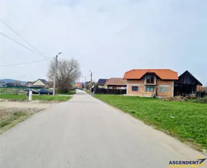 1.700mp intravilan,acces usor,intre case,ideal 2 locuinte investitie,Lunca Calnicului - imagine 9