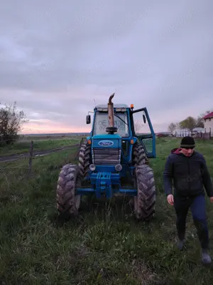 Vând Tractor Ford 8210  - imagine 4