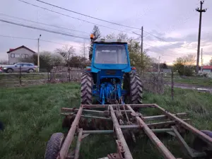 Vând Tractor Ford 8210  - imagine 3