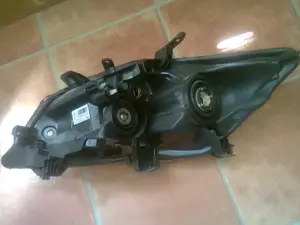 Far dreapta Toyota Auris facelift 2010-2012 cod - 81110-02A40 - imagine 2