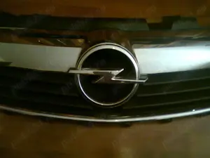 Grila fata originala Opel Zafira B(2005-2009) impecabila completa 13157590 - imagine 3